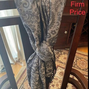 Gray and black light weight scarf with fringes NWOT